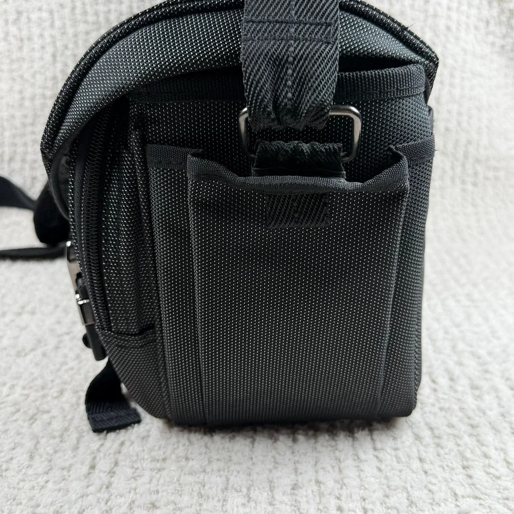 Nikon Camera Case 17001 Black Ballistic Nylon Padded Shoulder Bag DSLR Accessory